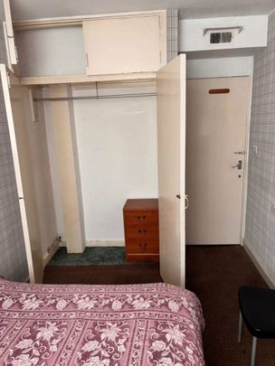 Room in a Shared Flat, London, SW11 - Photo 1