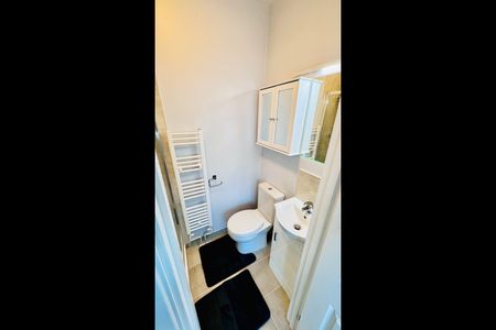 Room in a Shared House, Links Avenue, SM4 - Photo 4