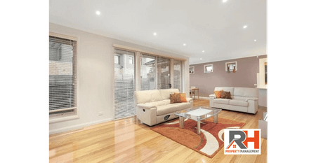 STYLISH TOWNHOME LIVING IN A PRIME LOCATION - Photo 5