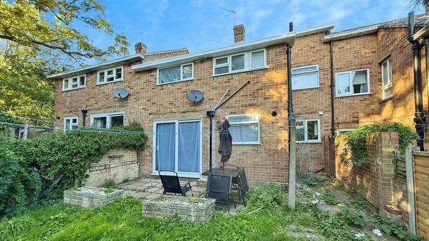 3 bedroom terraced house to rent - Photo 1
