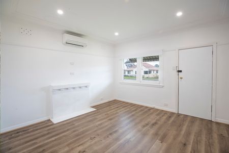 71 Mount View Road, Cessnock NSW 2325 - House For Rent | Domain - Photo 2