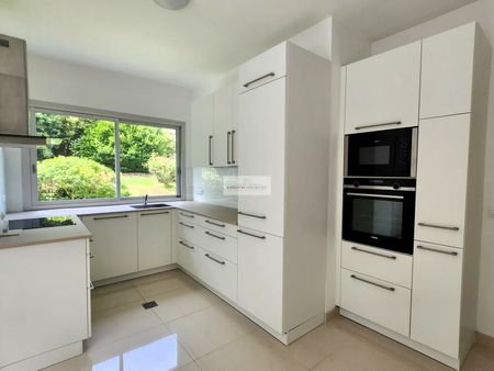 Maison à louer MARNES LA COQUETTE, 8 pièce(s) - 4200€ - Photo 4