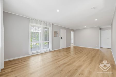 Moden and Spacious Family Home - Photo 2