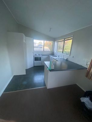 3 Bedroom in Chartwell/Queenwood - Photo 1