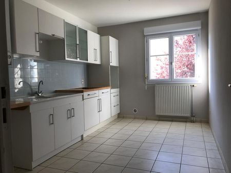 Location Appartement 4 pièces 69m² MONISTROL SUR LOIRE 43120 - Photo 2