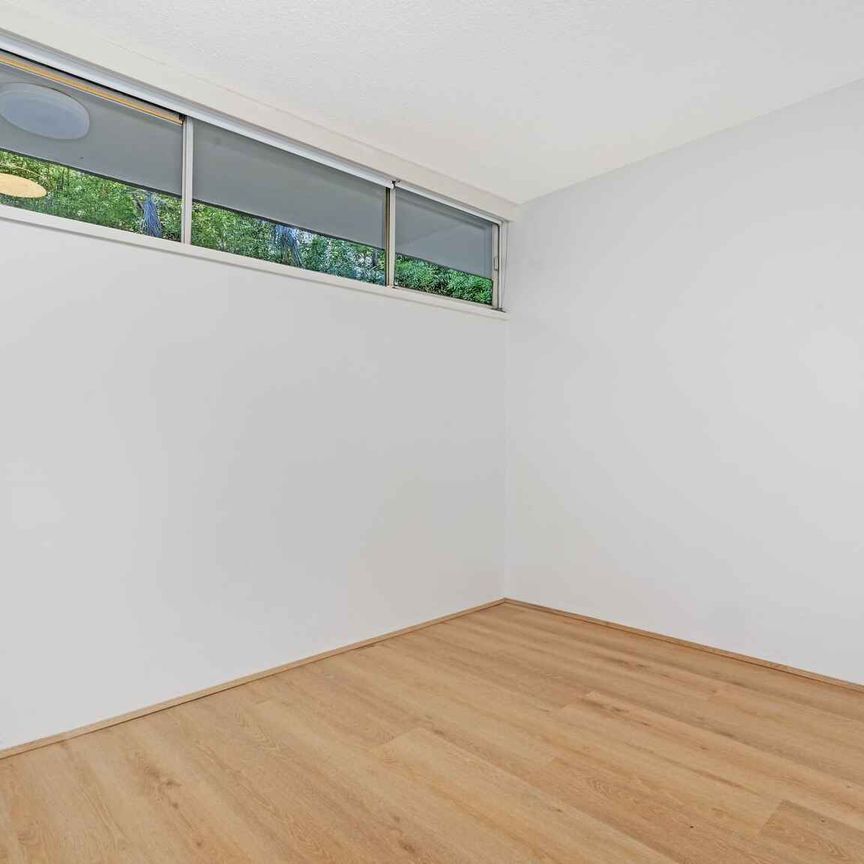 Renovated One-Bedroom Apartment with Parking in a Premier Elizabeth Bay location - Photo 1