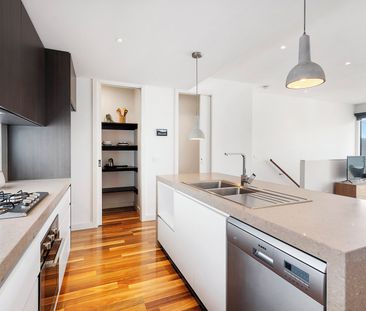 Contemporary boutique living by the bay! - Photo 6