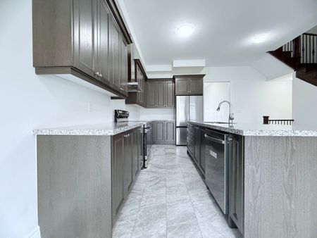 For Lease - 538 Baker Hill Boulevard, Whitchurch-Stouffville, Ontario - Photo 5