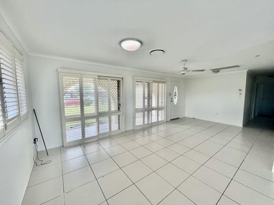 Renovated Coastal Home with Pool & Entertaining Area - Just 350m to the Beach! - Photo 1