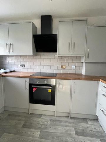 2 bedroom semi-detached house to rent - Photo 3
