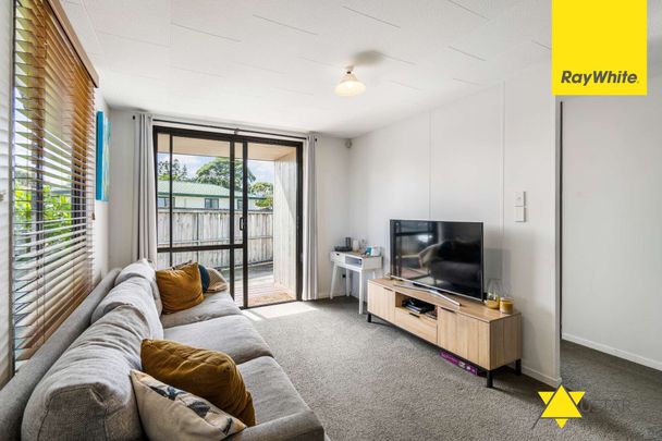 Three Bedrooms and One Bathroom in Ranui! FULLY FENCED! - Photo 1