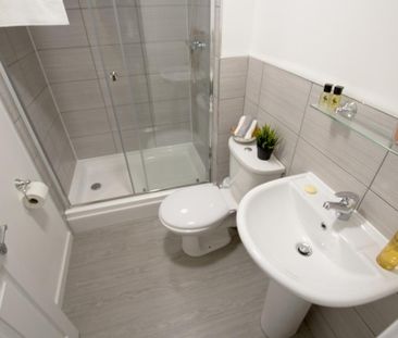 6 bedroom house to rent - Photo 1