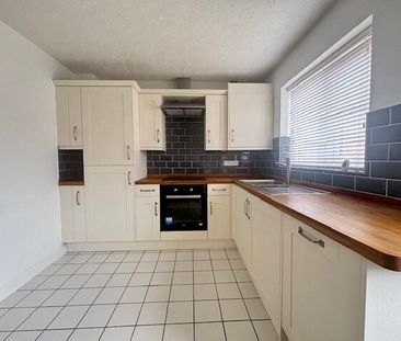 Shawcroft, Sutton-In-Ashfield, NG17 - Photo 2