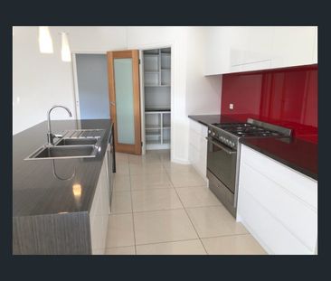 Modern Family Living in the Heart of Thurgoona - Photo 5