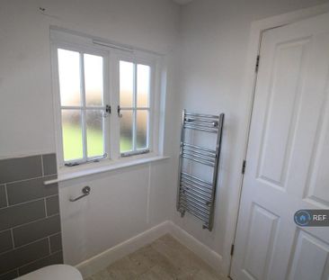 2 bedroom end of terrace house to rent - Photo 5