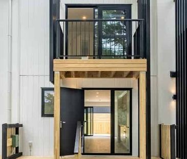 BRAND NEW 2x bedroom townhouse in exclusive development: - Photo 1