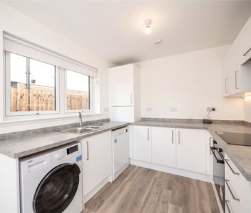 3 bedroom semi-detached house to rent - Photo 6