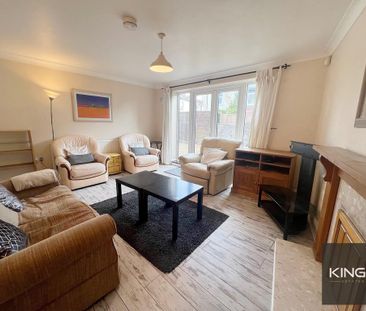 4 bedroom end of terrace house to rent - Photo 2