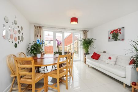 3 bedroom end of terrace house to rent - Photo 3