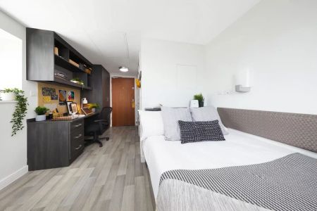 Bronze 2-Bed Apartment - Photo 4