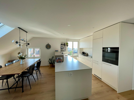 Stilvolle 3.5 Zimmer Dachwohnung mit Aussicht – frisch renoviert in Rothenburg - Foto 2