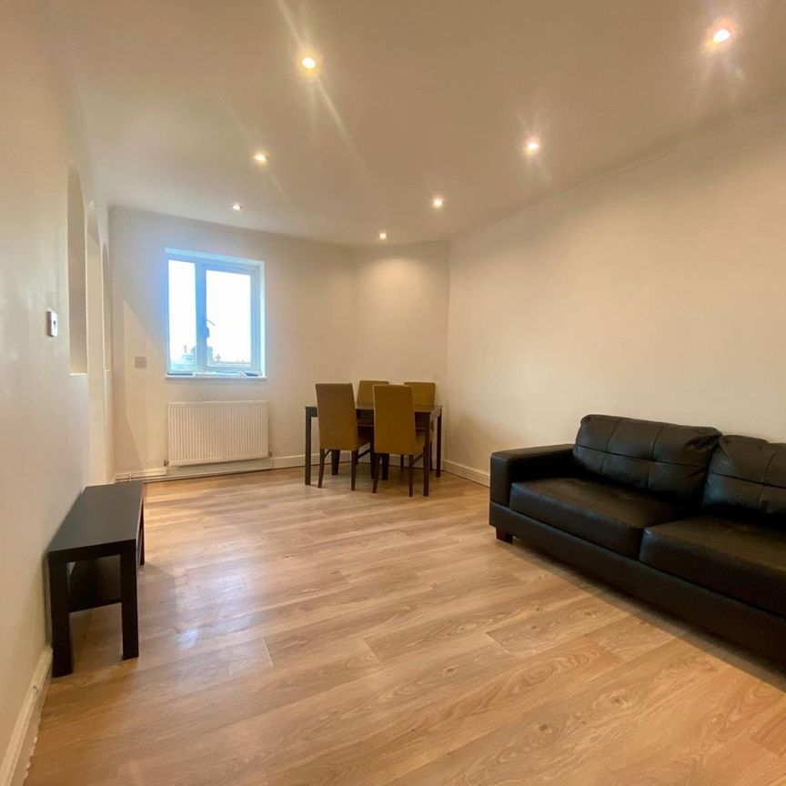 2 Bed Flat, High Street Colliers Wood, SW19 - Photo 1
