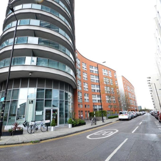 1 bedroom in a flat share to rent - Photo 1