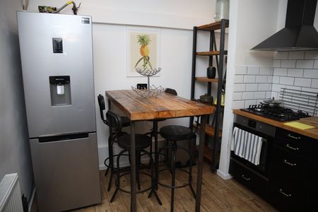 2 Bed Semi-Detached House, Trent Road, LU3 - Photo 2