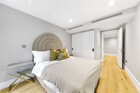 Spacious three bedroom apartment located moments from Baker Street - Photo 4