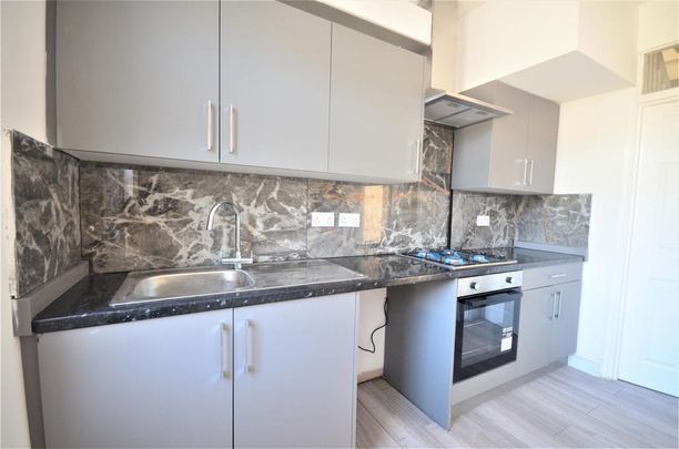 3 bedroom end of terrace house to rent - Photo 1