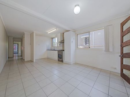 4/19 Newman Avenue, Camp Hill QLD 4152 - Apartment For Rent | Domain - Photo 3