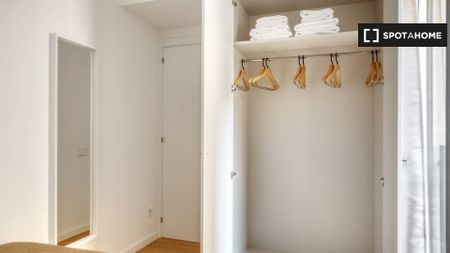 barcelona, Catalonia 08013 - Photo 5