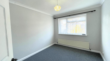 3 bedroom detached bungalow to rent - Photo 4