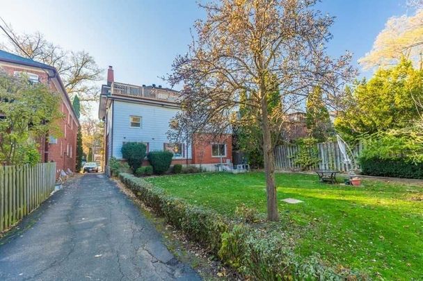 For Lease - 347 Walmer Road Unit# 2nd Floor Unit 3, Toronto, Ontario - Photo 1