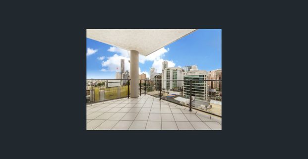 CITY LIVING AT ITS BEST - Photo 1