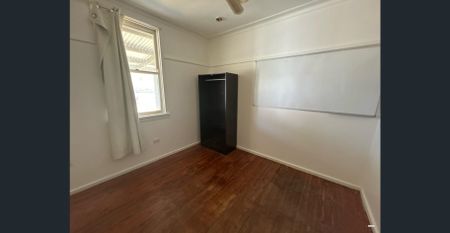 Charming 3 Bedroom Home - Photo 5