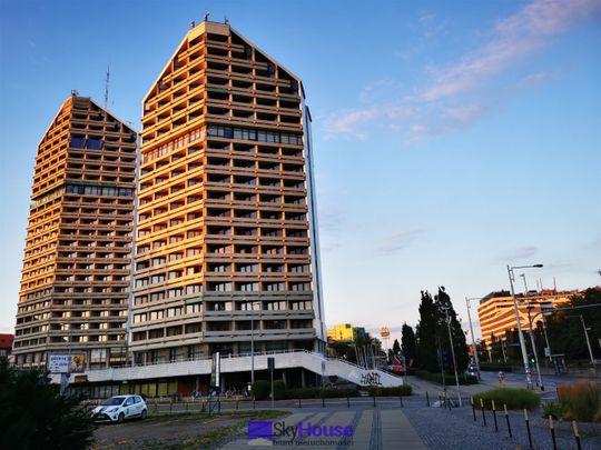 Wrocław, Śródmieście, Plac Grunwaldzki - Photo 1