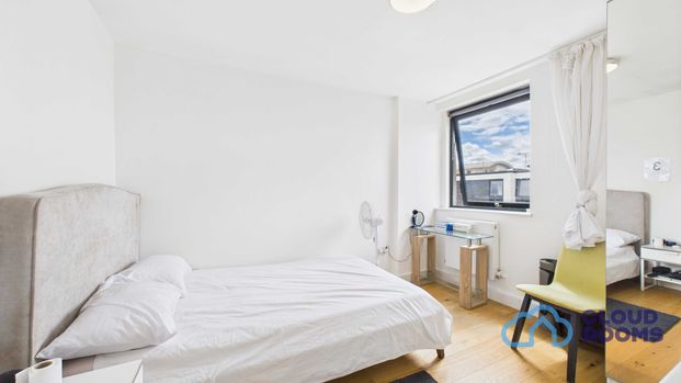 RM3 Eastmead | Farnborough | GU14 7SA - Photo 1