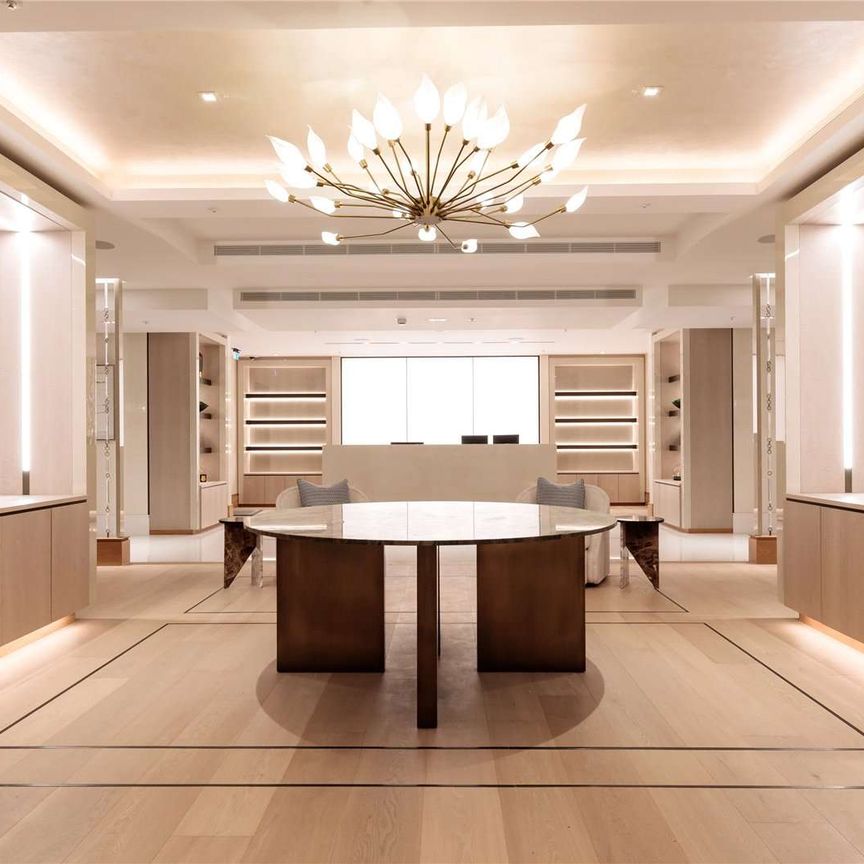 Spacious dual aspect 1 bedroom apartment with balcony overlooking London's Southbank. - Photo 1