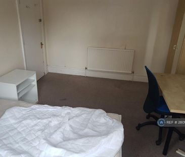 6 bedroom semi-detached house to rent - Photo 2