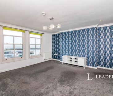 2 bedroom flat to rent - Photo 2