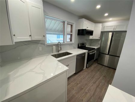 For Lease - 80 Pinemore Crescent, Toronto, Ontario - Photo 5