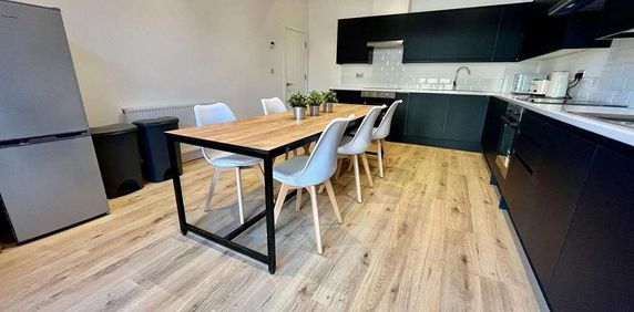 Links Road Room 2 - Photo 2