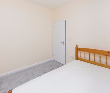 1 bedroom flat in Winton - Photo 2