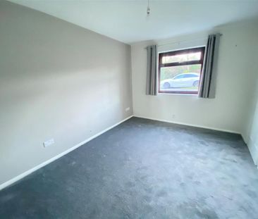 2 bedroom end of terrace house to rent - Photo 2