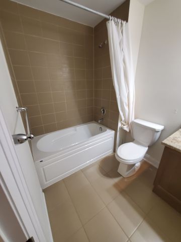 For Lease - 211 Symington Avenue, Oshawa, Ontario - Photo 5