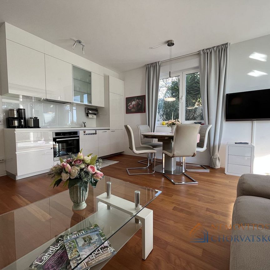 Pronájem bytu 2+kk 65 m² - Photo 1