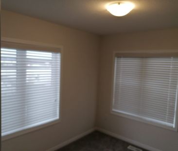 For Lease - 32 Oaktree Drive, Haldimand, Ontario - Photo 6