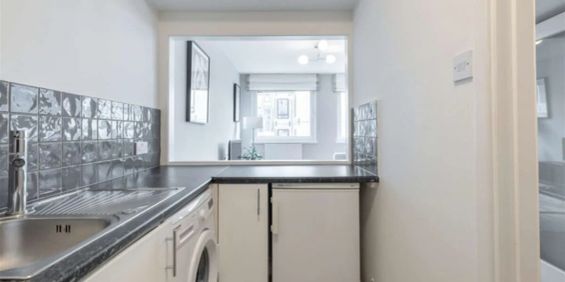 Studio Flat 1 Bathroom Size: 459 sg ft - Photo 3