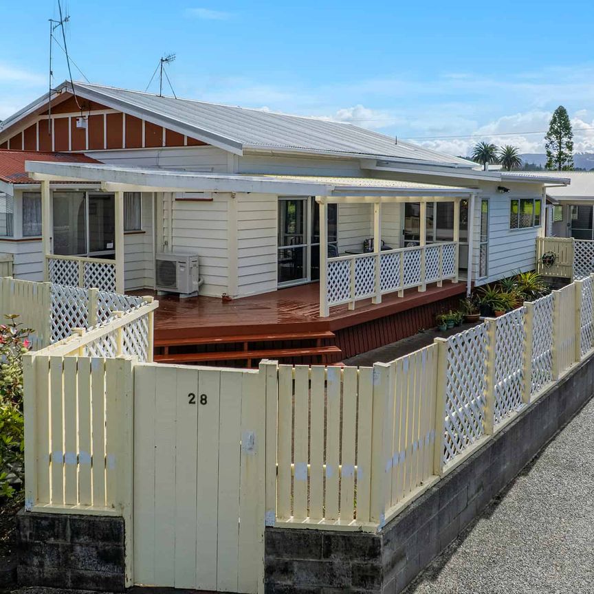Three Bedroom Home in Kensington - Photo 1